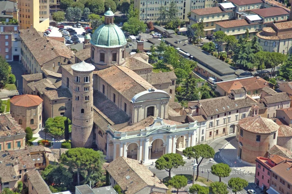 Duomo - City Center Appartamento Elegante Con Suite ラヴェンナ エクステリア 写真